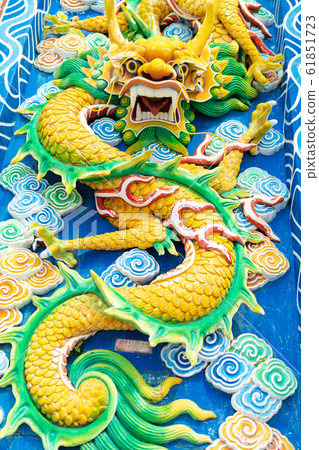 Scenery in a Chinese temple, a beautiful dragon Scenery in a Chinese temple, a beautiful dragon 61851723