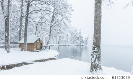 Lake Kizaki (Winter) 61853059