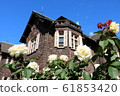 Roses and Western-style houses 61853420