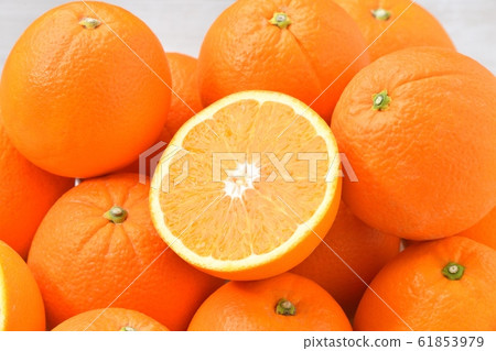 注意）皮膚刮痕可通過潤飾進行校正。橘子，水果，水果，臍橙，柑橘。 61853979