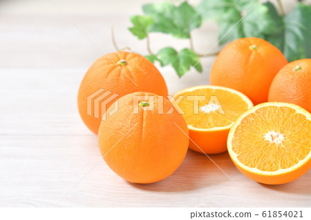 Note) Skin scratches are corrected by retouching. Oranges, fruits, fruits, navel oranges, citrus. Note) Skin scratches are corrected by retouching. Oranges, fruits, fruits, navel oranges, citrus. 61854021