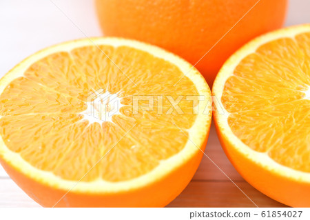 注意）皮膚刮痕可通過潤飾進行校正。橘子，水果，水果，臍橙，柑橘。 61854027