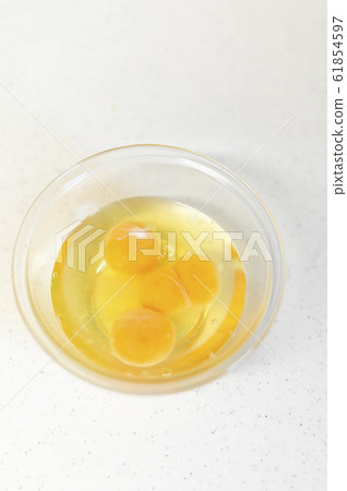 Twin eggs (two yellow eggs) Twin eggs (two yellow eggs) 61854597
