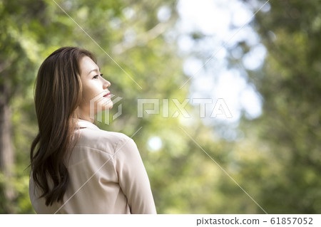 年輕女子，生活方式，商業 61857052