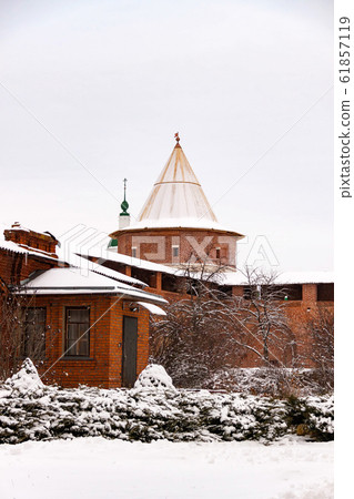 Zaraysk Kremlin walls and towers at winter day. Russia, Moscow region 61857119
