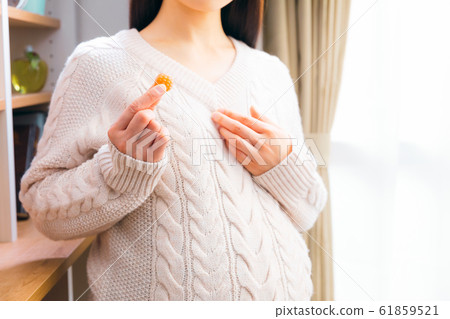 孕婦,糖果,流口水病,進食病 孕婦,糖果,流口水病,進食病 61859521