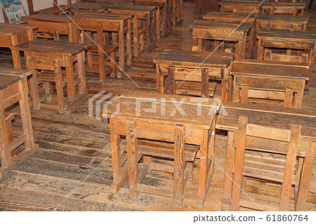 Desk and chair of the old Kaichi School building 61860764