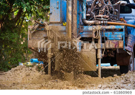 ground drilling water machine on old truck 61860969