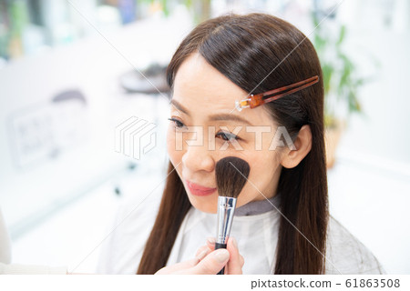 Senior woman 61863508