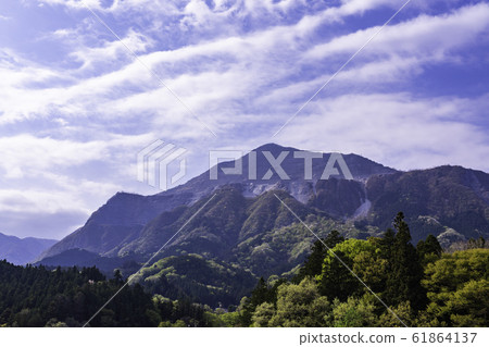 (Sa玉縣)從山山公園看春天的武子山 (Sa玉縣)從山山公園看春天的武子山 61864137
