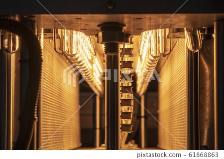 The tube preform shape of bottles preheat process 61868863