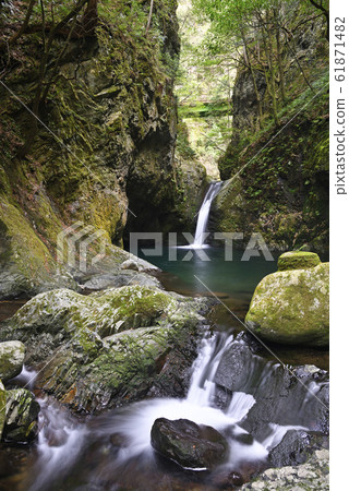 鎌倉瀑布（岐阜縣郡上市市伊南瀑布） 61871482