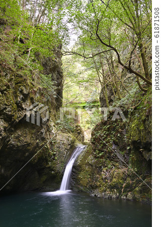 Kamagataki Waterfall (Inami Falls, Gujo City, Gifu Prefecture) 61871508