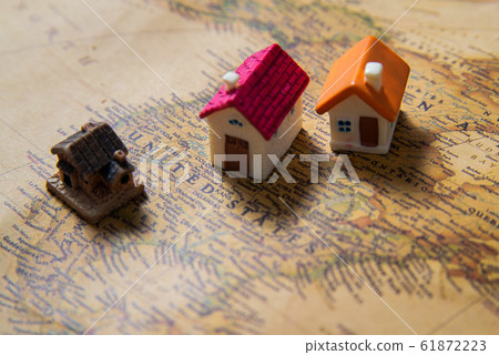 World map with houses, USA close up 61872223