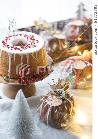 chiffon cake  61872795