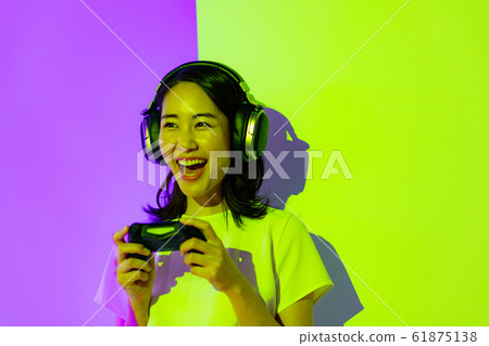 電競遊戲,人物,女人,日語,年輕人,生活,微笑,微笑,控制器,事件體驗 電競遊戲,人物,女人,日語,年輕人,生活,微笑,微笑,控制器,事件體驗 61875138