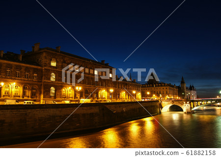 Paris night view, Seine river and Cite island Paris night view, Seine river and Cite island 61882158