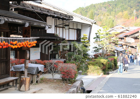 Tsumagojuku,一個郵政鎮,深受喜歡掛柿子的外國人的歡迎 Tsumagojuku,一個郵政鎮,深受喜歡掛柿子的外國人的歡迎 61882240