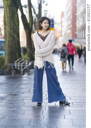 時尚肖像冬季搭配寬褲子 61882257