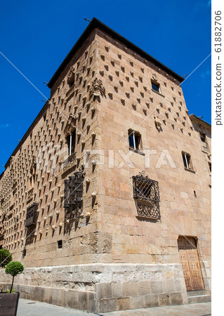 The historical House of the Shells built in 1517 in Salamanca, Spain 61882706