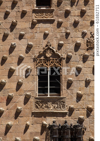 The historical House of the Shells built in 1517 in Salamanca, Spain 61882711