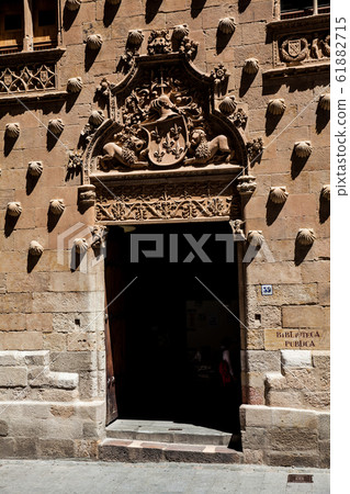 The historical House of the Shells built in 1517 in Salamanca, Spain 61882715