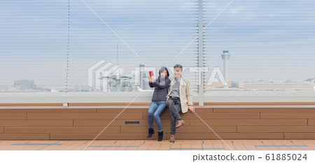 年長夫婦,旅行,機場,夫婦,夫婦,外遊指南 年長夫婦,旅行,機場,夫婦,夫婦,外遊指南 61885024