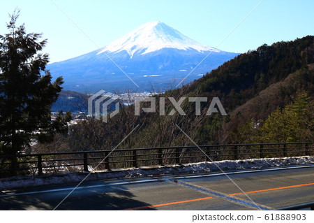 ■ Mt. Fuji ■ Diamond-shaped Fuji ■ Snowfall ■ View from Shin-Misaka Pass ■ Yamanashi Prefecture ■ Mt. Fuji ■ Diamond-shaped Fuji ■ Snowfall ■ View from Shin-Misaka Pass ■ Yamanashi Prefecture 61888903