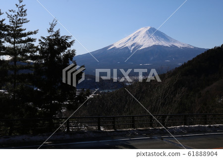 ■ Mt. Fuji ■ Diamond-shaped Fuji ■ Snowfall ■ View from Shin-Misaka Pass ■ Yamanashi Prefecture ■ Mt. Fuji ■ Diamond-shaped Fuji ■ Snowfall ■ View from Shin-Misaka Pass ■ Yamanashi Prefecture 61888904