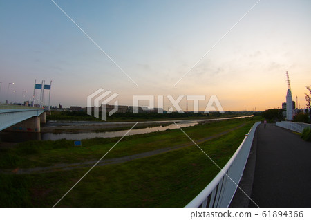 Kosei Bridge and Tama River in the early morning Kosei Bridge and Tama River in the early morning 61894366
