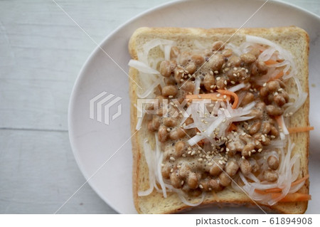 New Year's Leftovers: Namasu and Natto Toast 61894908