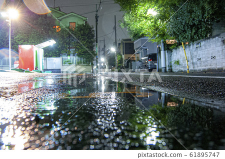 雨夜市區 雨夜市區 61895747