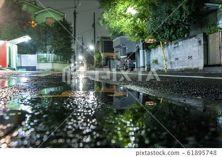 雨夜市區 雨夜市區 61895748