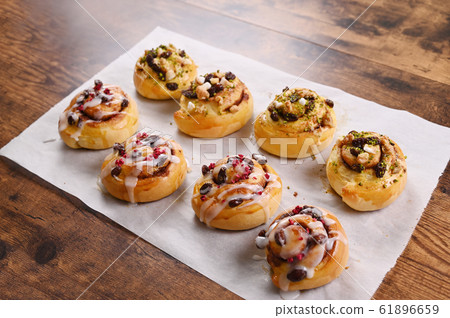 cinnamon roll cinnamon roll 61896659