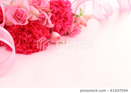 Carnation bouquets 61897094