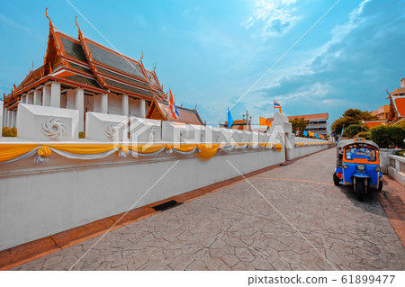 Tuk-tuks are popular for sightseeing trips 61899477