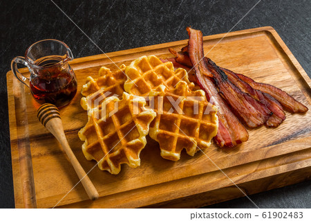 Waffles of Dutch, French and Belgian foods 61902483