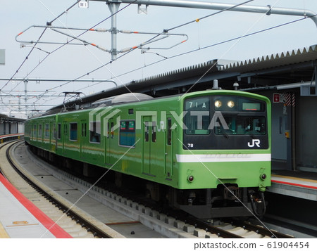 Series 201 departs from Minami Suita Station on the Osaka East Line 61904454