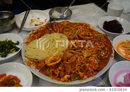 Potato fern in steamed seafood 61910634