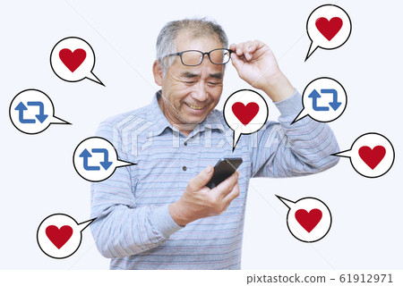 Image that information on SNS has a lot of sympathy 61912971