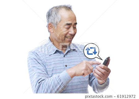 在SNS上傳播信息的男人 61912972