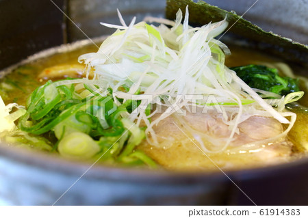 Green onion ramen 61914383