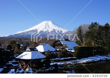 January: Oshino Village 93 Snow scene and Mt.Fuji at Oshino Hakkai / Haru Wood Museum 61914726