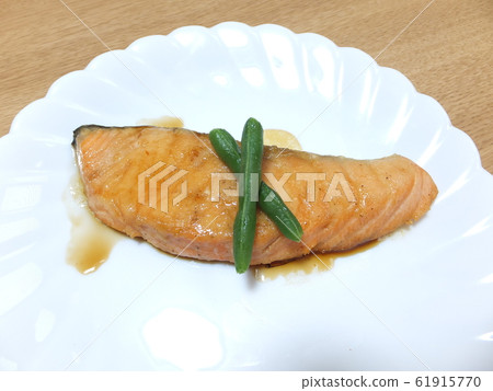 meuniere salmon 61915770