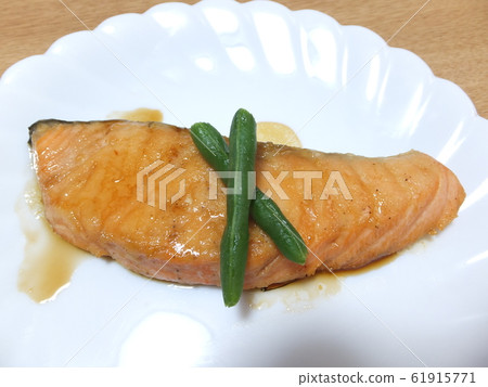 meuniere salmon 61915771