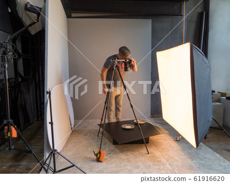 the process of photo shooting in studio 61916620