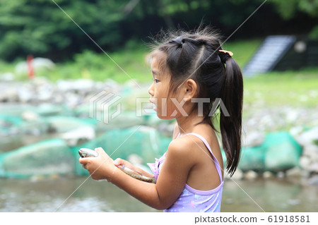 享受釣魚的女孩 61918581