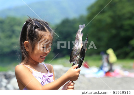 孩子們喜歡釣魚 61919515