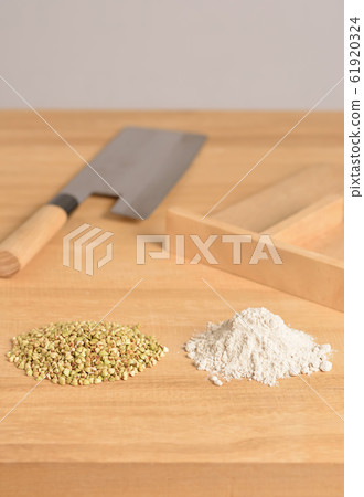 Buckwheat noodles, buckwheat flour and buckwheat cleaver Buckwheat noodles, buckwheat flour and buckwheat cleaver 61920324