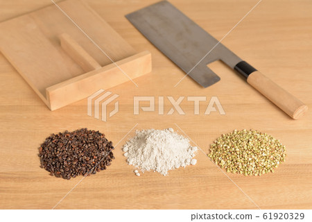 Soba noodles: Gen soba, buckwheat flour, noodles and buckwheat cleaver 61920329